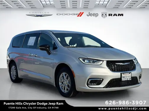 Silver Mist Clearcoat 2024 Chrysler Pacifica Touring