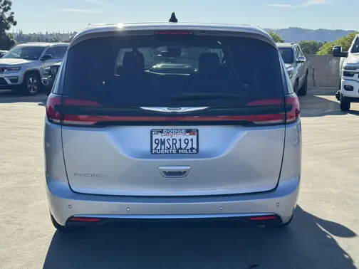 Silver Mist Clearcoat 2024 Chrysler Pacifica Touring