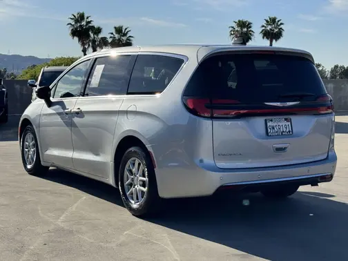 Silver Mist Clearcoat 2024 Chrysler Pacifica Touring