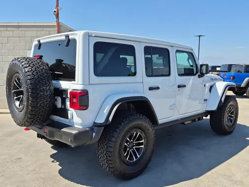 Bright White Clear-Coat Exterior Paint 2026 Jeep Wrangler Rubicon X