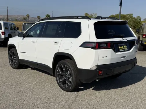 Bright White Clear-Coat Exterior Paint 2026 Jeep Cherokee Overland