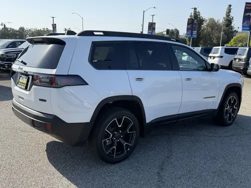 Bright White Clear-Coat Exterior Paint 2026 Jeep Cherokee Overland