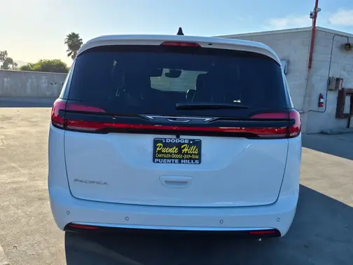 Bright White Clear-Coat Exterior Paint 2027 Chrysler Pacifica Select