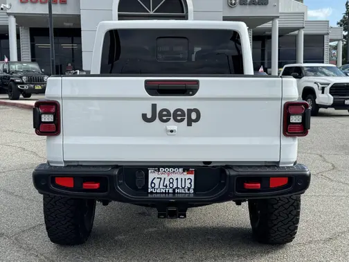 Bright White Clearcoat 2021 Jeep Gladiator Rubicon