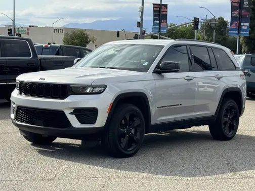 Silver Zynith 2023 Jeep Grand Cherokee Altitude