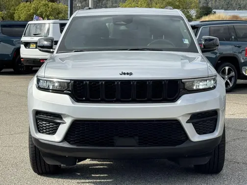 Silver Zynith 2023 Jeep Grand Cherokee Altitude