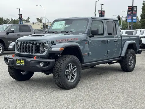 Anvil Clear-Coat Exterior Paint 2026 Jeep Gladiator Mojave X