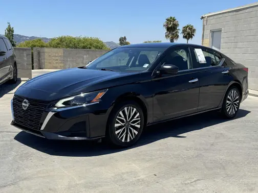 BLACK 2024 Nissan Altima SV
