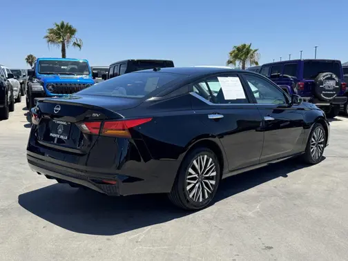 BLACK 2024 Nissan Altima SV