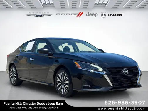BLACK 2024 Nissan Altima SV
