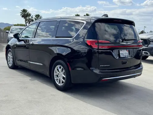 Diamond Black Crystal Pearlcoat 2024 Chrysler Pacifica Touring