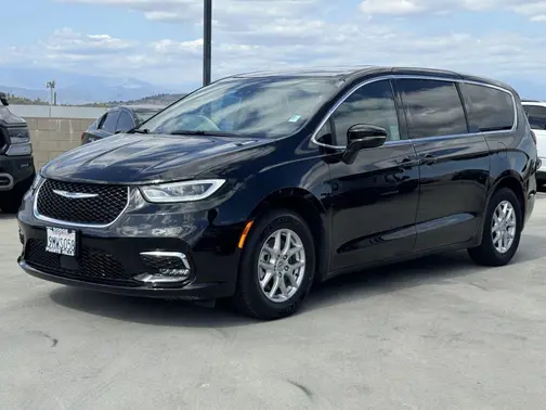Diamond Black Crystal Pearlcoat 2024 Chrysler Pacifica Touring