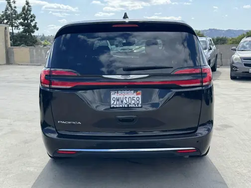 Diamond Black Crystal Pearlcoat 2024 Chrysler Pacifica Touring