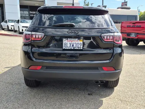 Diamond Black Crystal Pearlcoat 2019 Jeep Compass Altitude