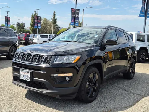Diamond Black Crystal Pearlcoat 2019 Jeep Compass Altitude