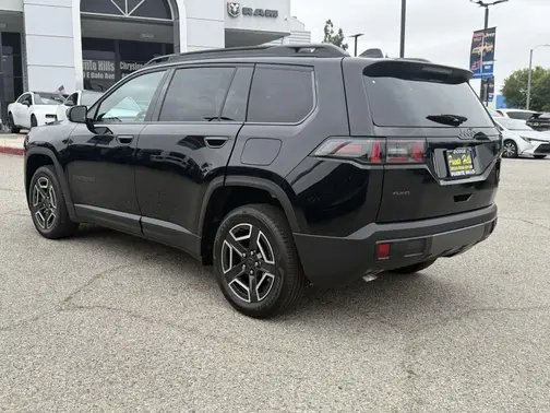 Diamond Black Crystal Pearl-Coat Exterior Paint 2026 Jeep Cherokee Limited