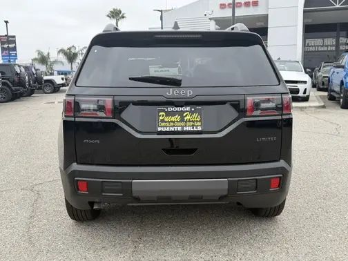 Diamond Black Crystal Pearl-Coat Exterior Paint 2026 Jeep Cherokee Limited