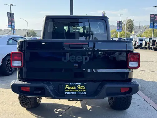 Black Clear-Coat Exterior Paint 2026 Jeep Gladiator Sport