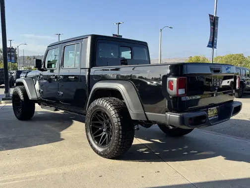 Black Clear-Coat Exterior Paint 2026 Jeep Gladiator Sport