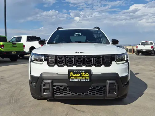 Bright White Clear-Coat Exterior Paint 2026 Jeep Cherokee Laredo