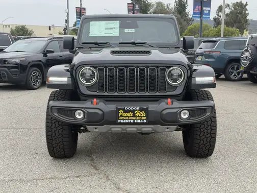 Black Clear-Coat Exterior Paint 2026 Jeep Gladiator Mojave