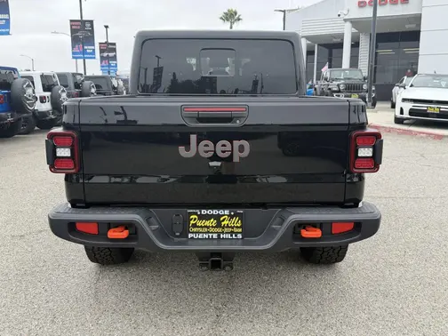 Black Clear-Coat Exterior Paint 2026 Jeep Gladiator Mojave