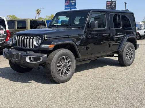 Black Clear-Coat Exterior Paint 2026 Jeep Wrangler Sahara
