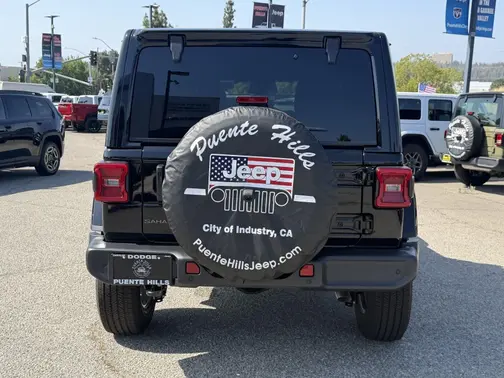 Black Clear-Coat Exterior Paint 2026 Jeep Wrangler Sahara