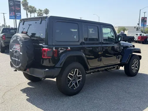 Black Clear-Coat Exterior Paint 2026 Jeep Wrangler Sahara