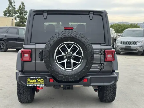 Granite Crystal Metallic Clearcoat 2025 Jeep Wrangler Rubicon