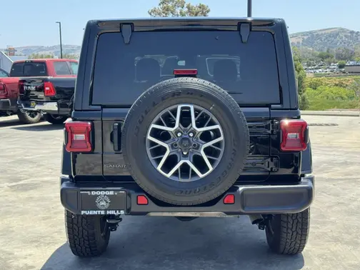 Black Clearcoat 2025 Jeep Wrangler Sahara