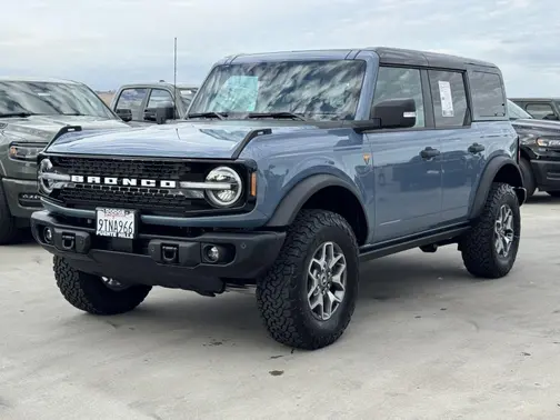 Azure Gray Metallic Tri-Coat 2025 Ford Bronco Badlands