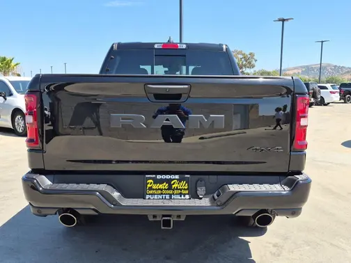Diamond Black Crystal Pearl-Coat Exterior Paint 2026 RAM 1500 Express