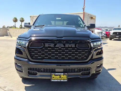 Diamond Black Crystal Pearl-Coat Exterior Paint 2026 RAM 1500 Express