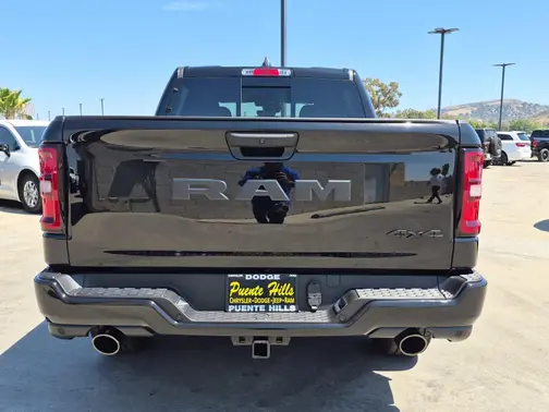 Diamond Black Crystal Pearl-Coat Exterior Paint 2026 RAM 1500 Express