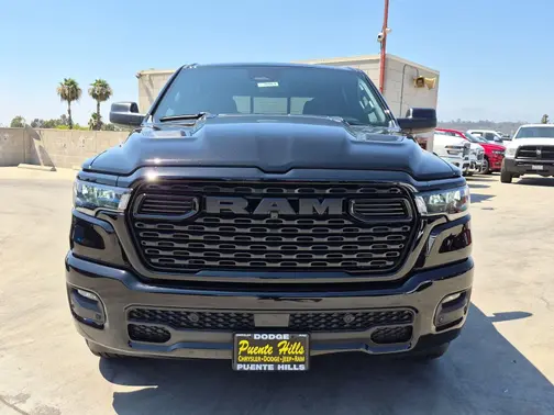 Diamond Black Crystal Pearl-Coat Exterior Paint 2026 RAM 1500 Express