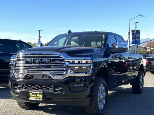 Diamond Black Crystal Pearl-Coat Exterior Paint 2026 RAM 2500 Laramie