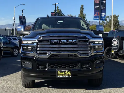 Diamond Black Crystal Pearl-Coat Exterior Paint 2026 RAM 2500 Laramie