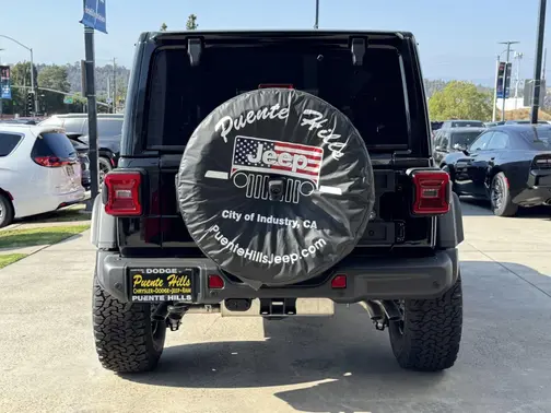Black Clear-Coat Exterior Paint 2026 Jeep Wrangler Moab 392