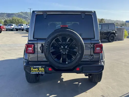 Granite Crystal Metallic Clearcoat 2025 Jeep Wrangler 4xe Sahara