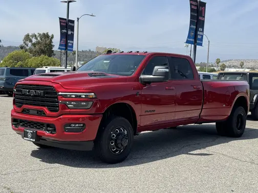 Molten Red Pearl-Coat Exterior Paint 2026 RAM 3500 Laramie