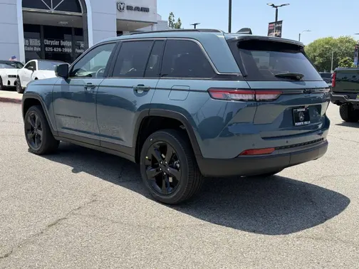 Steel Blue Exterior Paint 2026 Jeep Grand Cherokee LIMI