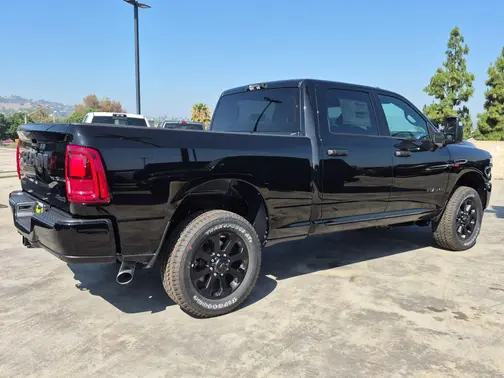 Diamond Black Crystal Pearl-Coat Exterior Paint 2026 RAM 3500 Big Horn