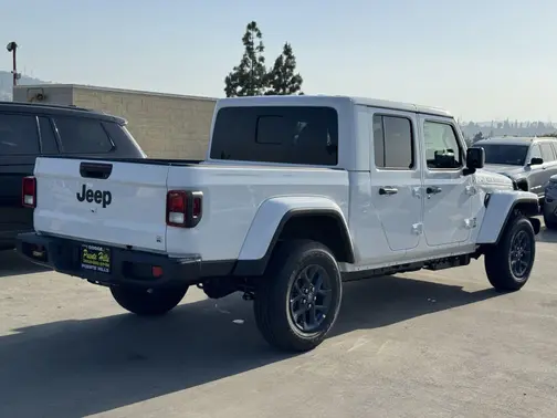 Bright White Clear-Coat Exterior Paint 2026 Jeep Gladiator 85th Anniversary Edition
