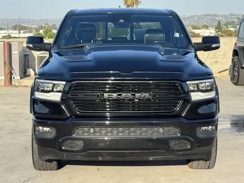 Diamond Black Crystal Pearlcoat 2022 RAM 1500 Laramie