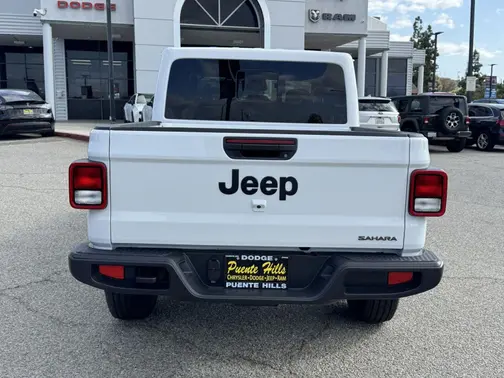 Bright White Clear-Coat Exterior Paint 2026 Jeep Gladiator Sahara