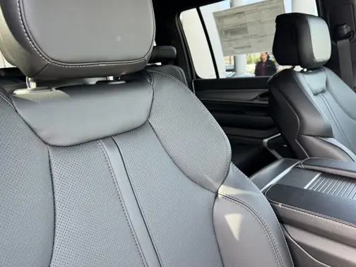 High Gloss Black Exterior Paint 2026 Jeep Grand Wagoneer BASE