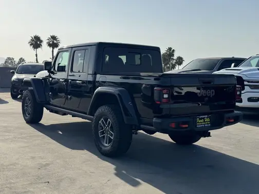 Black Clear-Coat Exterior Paint 2026 Jeep Gladiator Mojave X