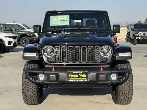 Black Clear-Coat Exterior Paint 2026 Jeep Gladiator Mojave X