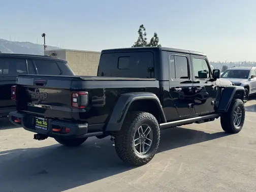 Black Clear-Coat Exterior Paint 2026 Jeep Gladiator Mojave X